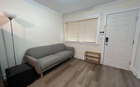 Private Suite 1 Bed 1 Bath 15 Mins Yvr And Downtown 舒适安静